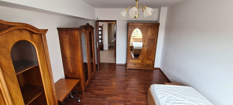 Mantuleasa, Calea Mosilor, bd. Carol.