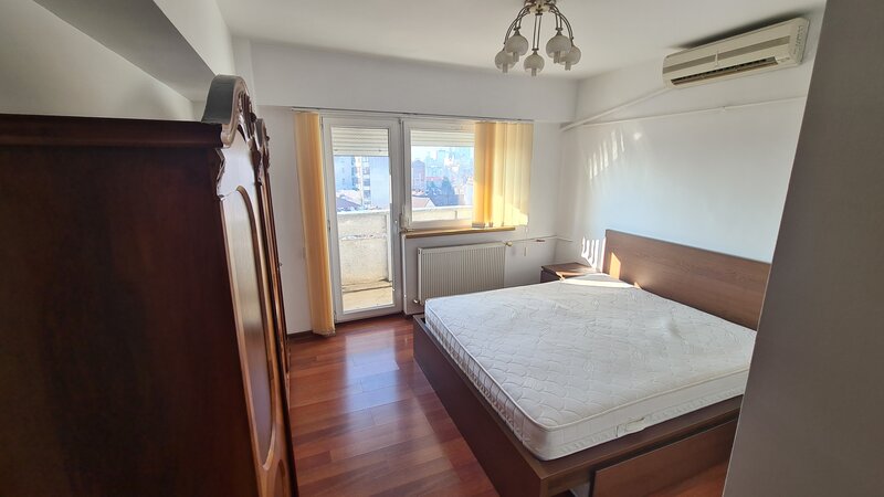 Mantuleasa, Calea Mosilor, bd. Carol.